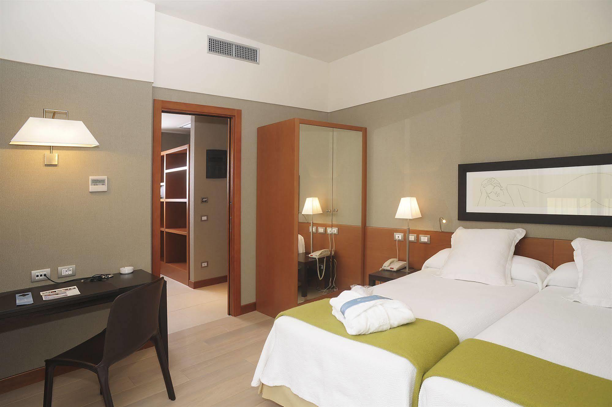 Nh Linate Hotel Peschiera Borromeo Cameră foto
