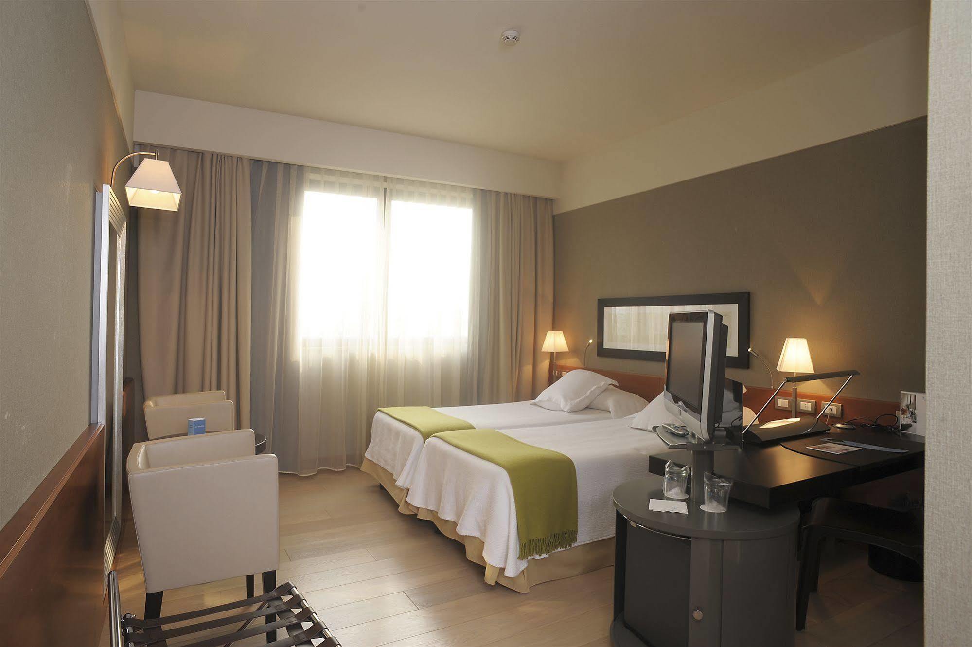 Nh Linate Hotel Peschiera Borromeo Exterior foto